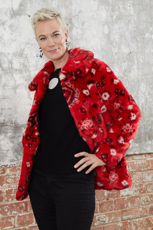 Tilly Red Paisley Faux Fur Coat - Jakke at The Bias Cut